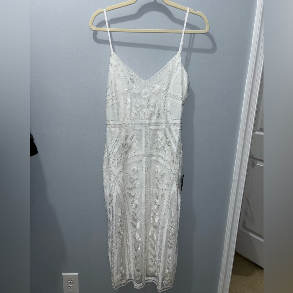 NEVER WORN LULU’S WHITE FLORAL PRINT DRESS